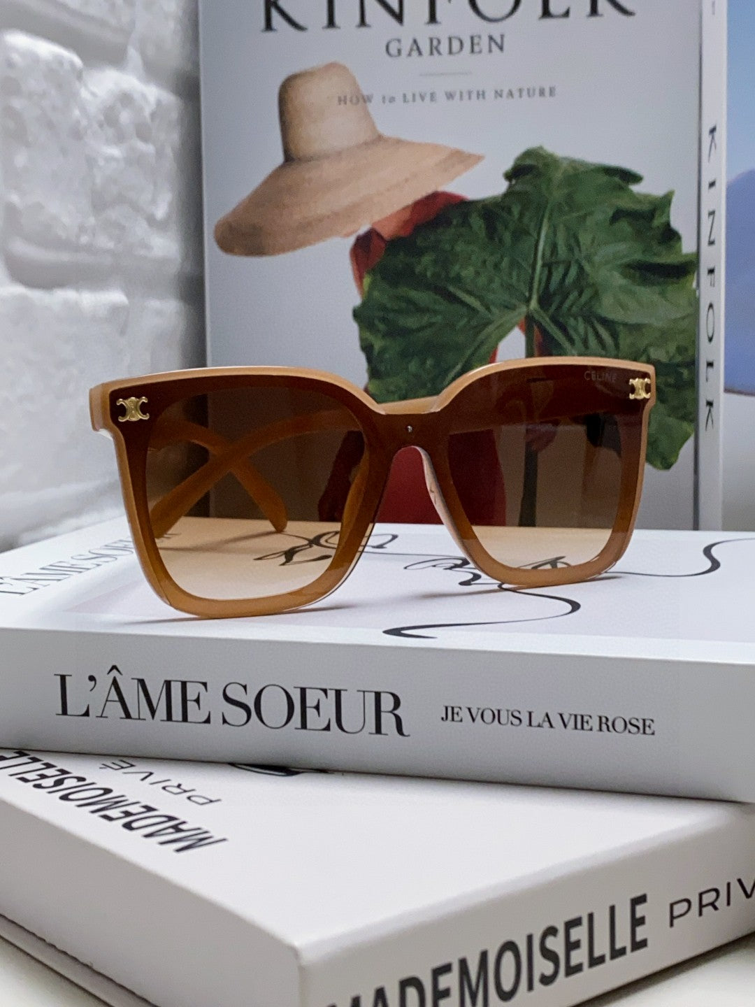 TRIOMPHE SUNGLASSES 552774 IN CARAMEL ACETATE TEXT LOGO