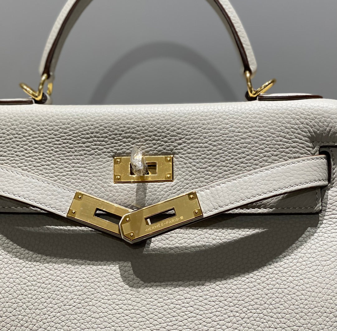 HM KELLY 28CM LIGHT GREY TOGO GOLD HARDWARE