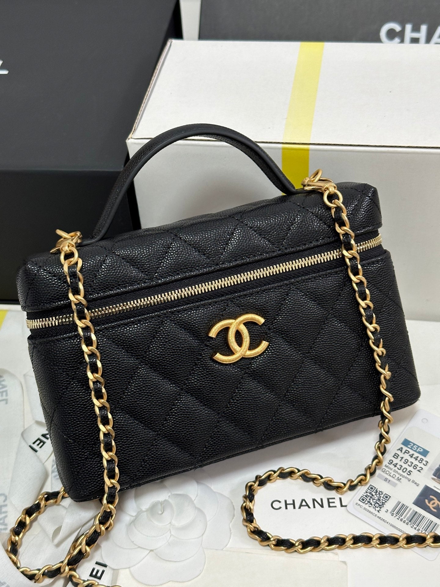 CC 25P Vanity Case 19.5cm Black Calfskin Gold Hardware 243586