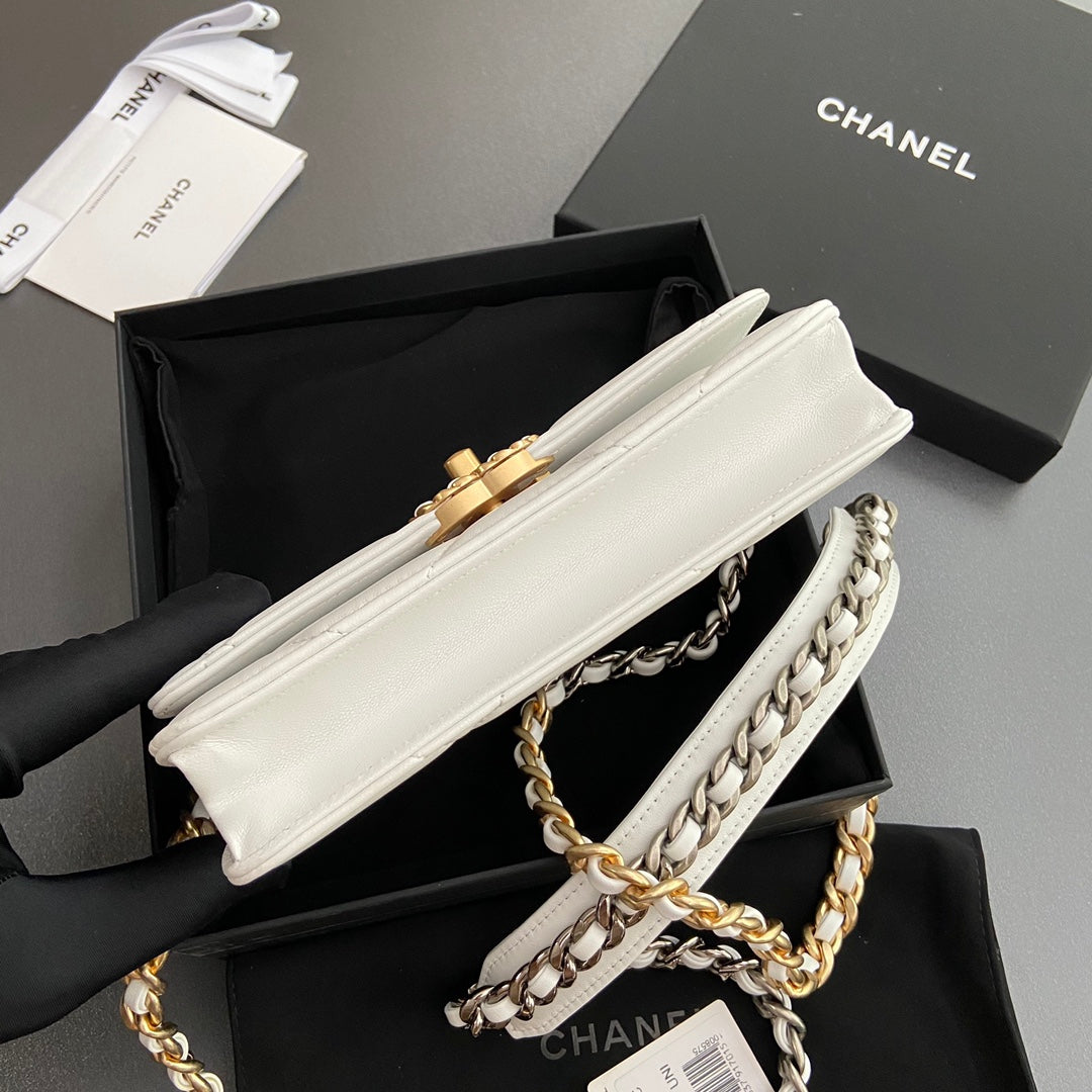 CC 19 Woc 19cm White Calfskin Gold Hardware