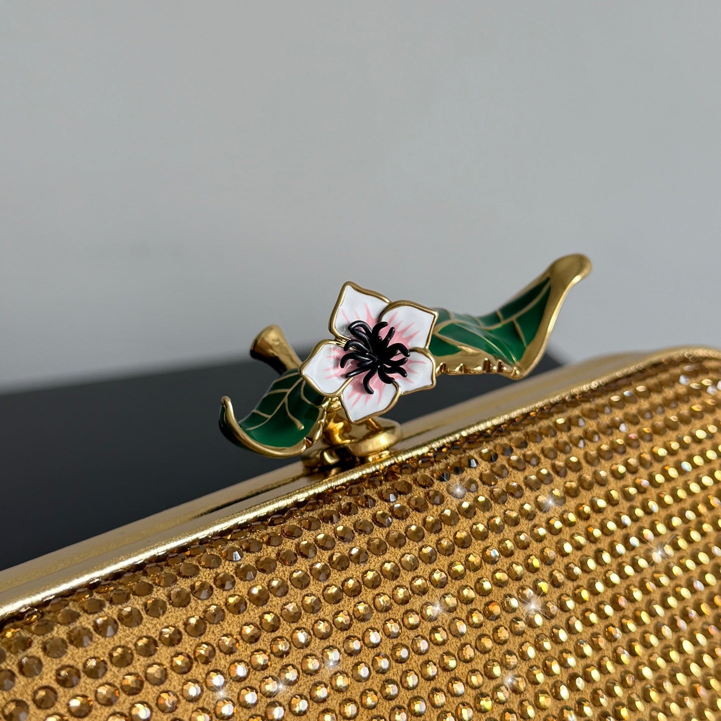 Bottega Veneta 2026 Knot Embellished Clutch 19cm Gold Crystal Leather Minaudière