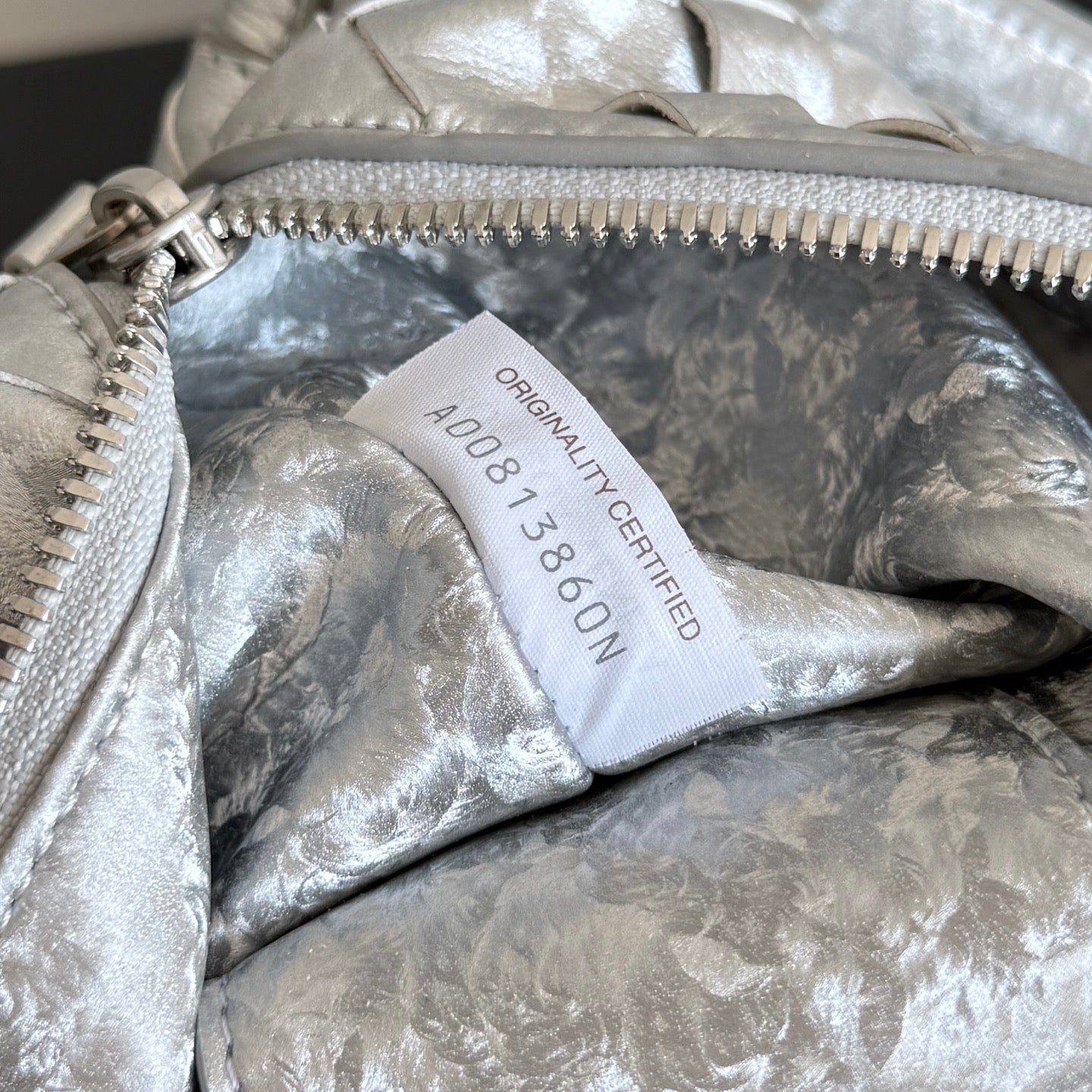 Bottega Veneta 2026 Loop Bag 21cm Silver Intrecciato Woven Leather 137119