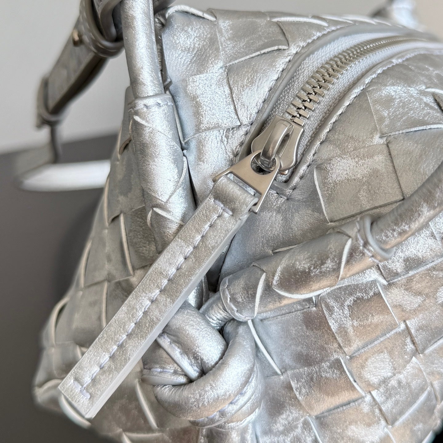 Bottega Veneta 2026 Loop Bag 21cm Silver Intrecciato Woven Leather 137119