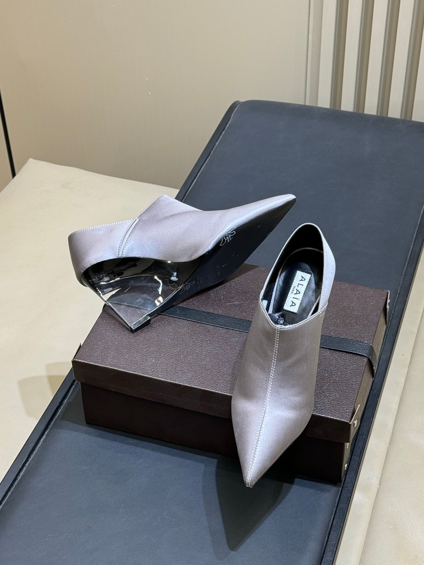 Alaia 26  Pointed-Toe High Heels 70 Gray Genuine Leather 621722