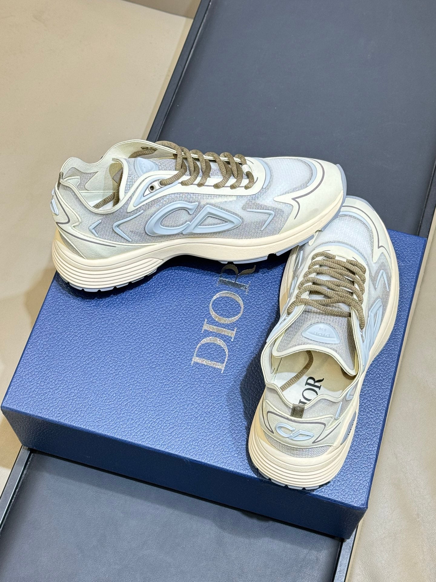 CD 26 B30 Sneaker White Silver Gray Mesh TPU 621818