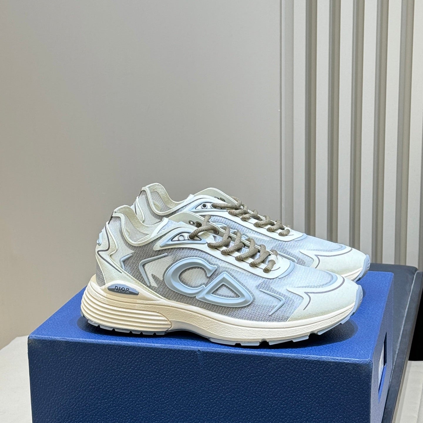 CD 26 B30 Sneaker White Silver Gray Mesh TPU 621818