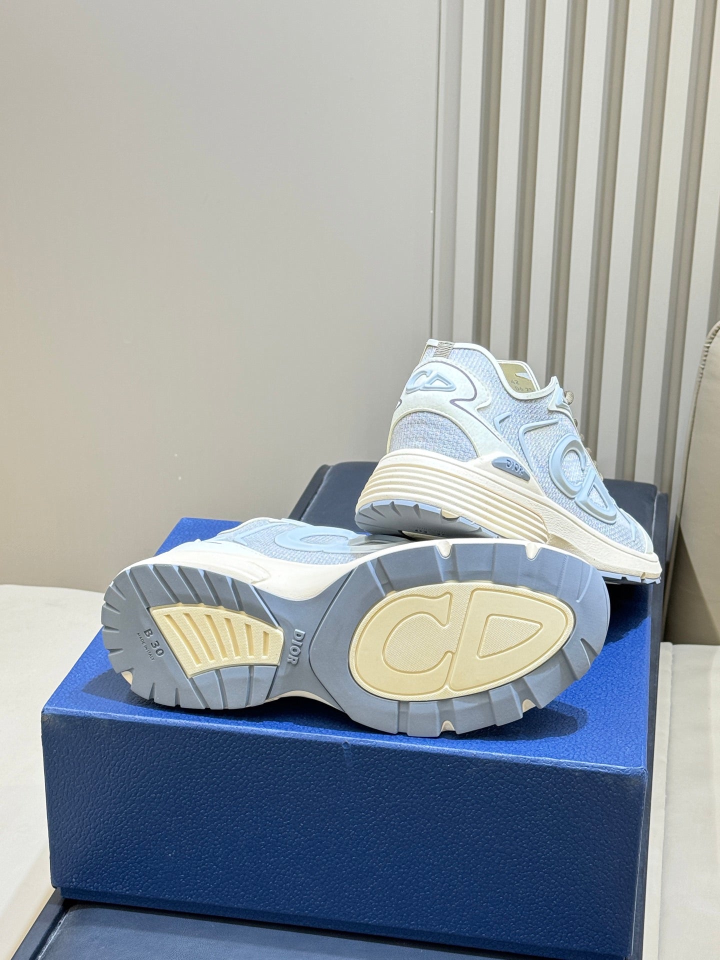 CD 26 B30 Sneaker White Silver Gray Mesh TPU 621818