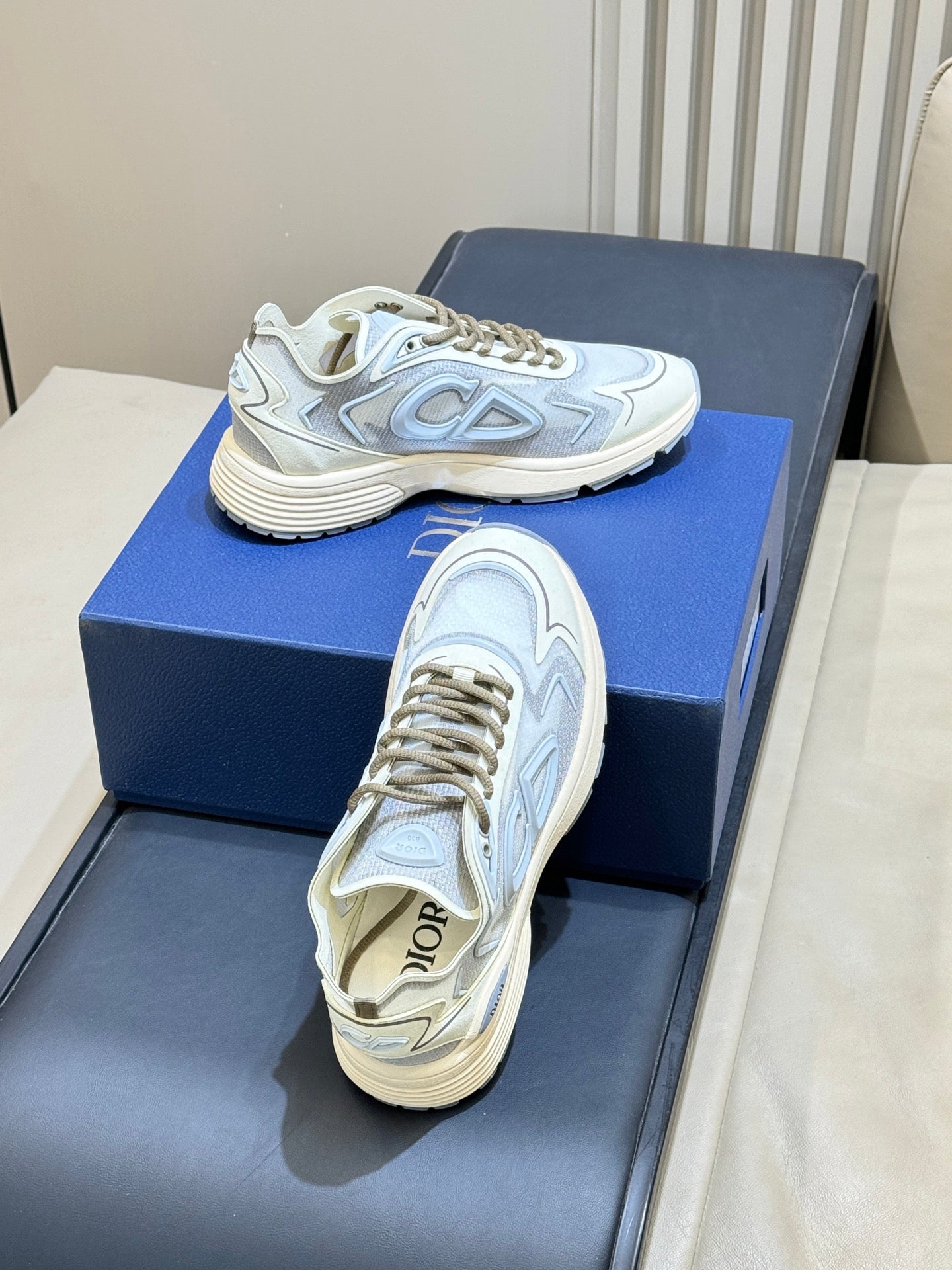 CD 26 B30 Sneaker White Silver Gray Mesh TPU 621818