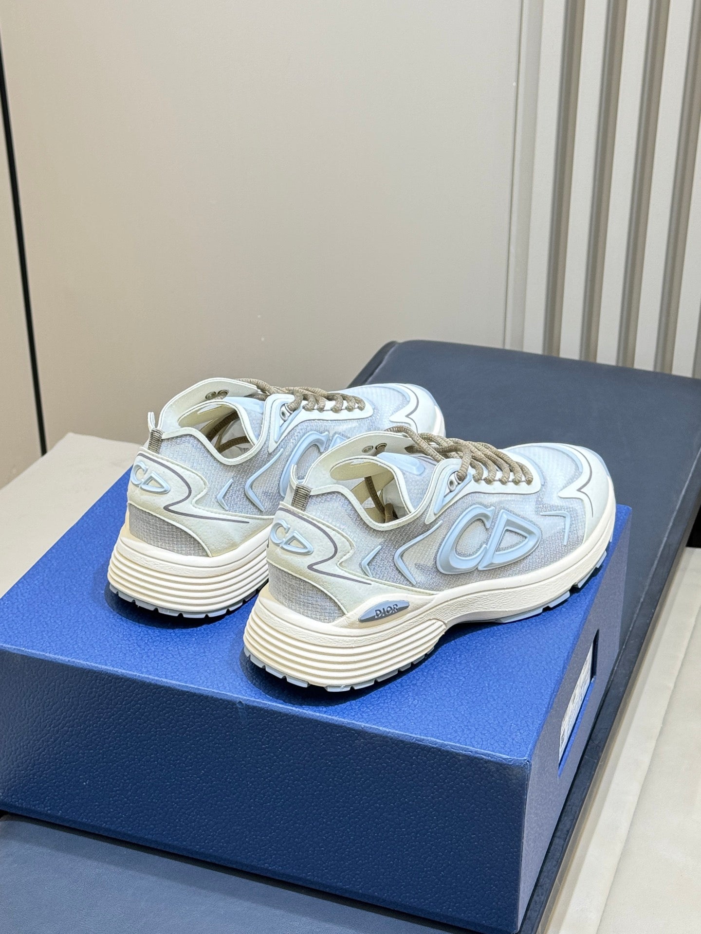 CD 26 B30 Sneaker White Silver Gray Mesh TPU 621818