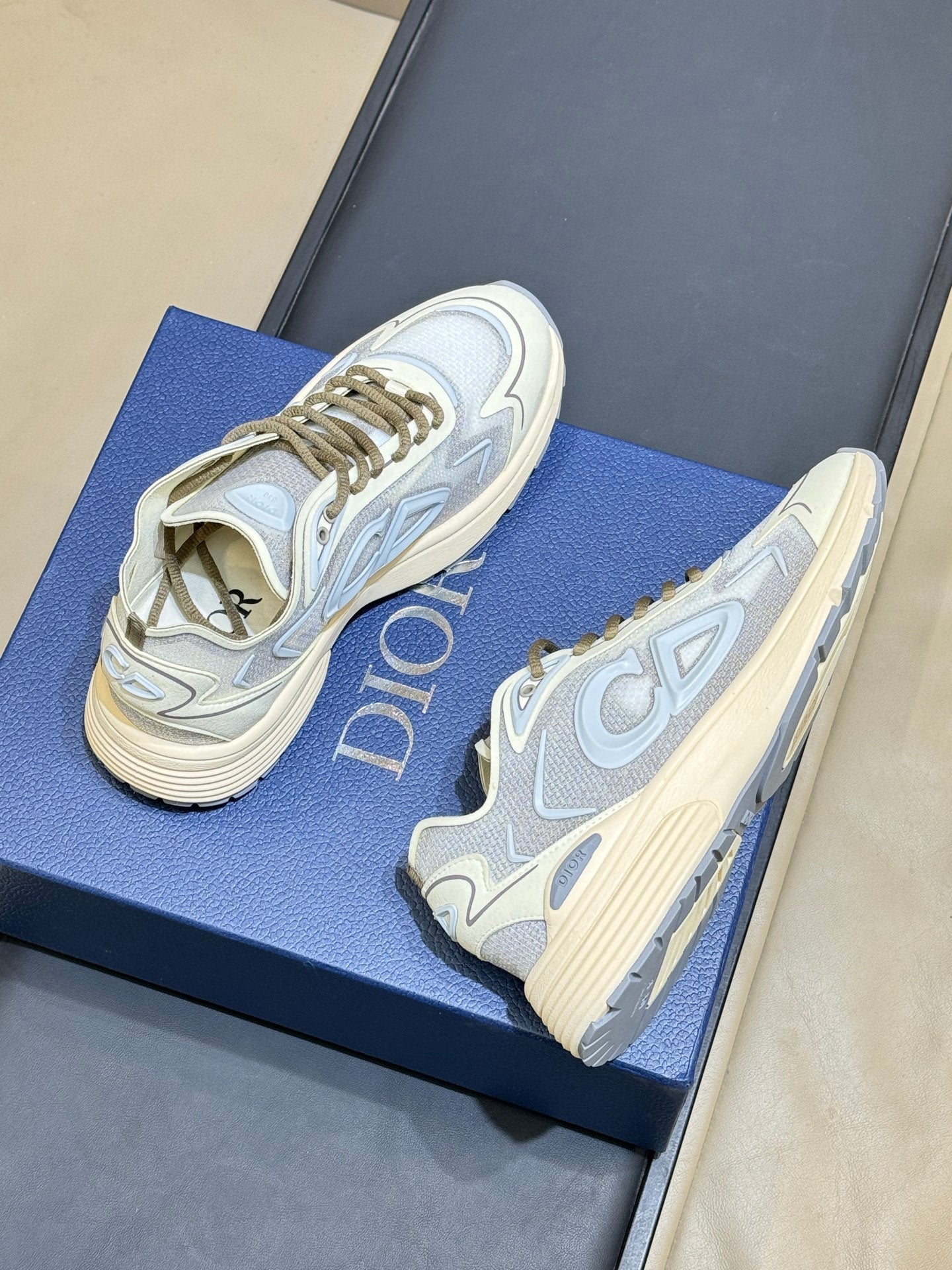 CD 26 B30 Sneaker White Silver Gray Mesh TPU 621818