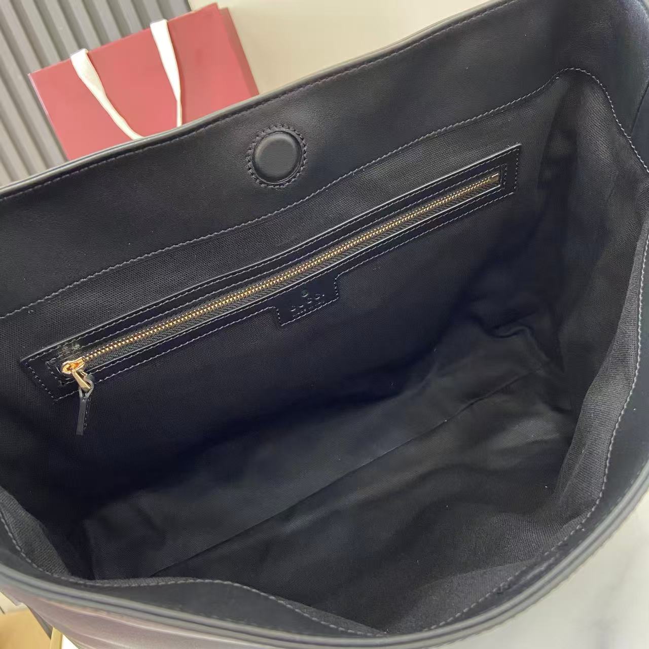 Gucci 25 Beatrix Handbag Black Smooth Cowhide 290511