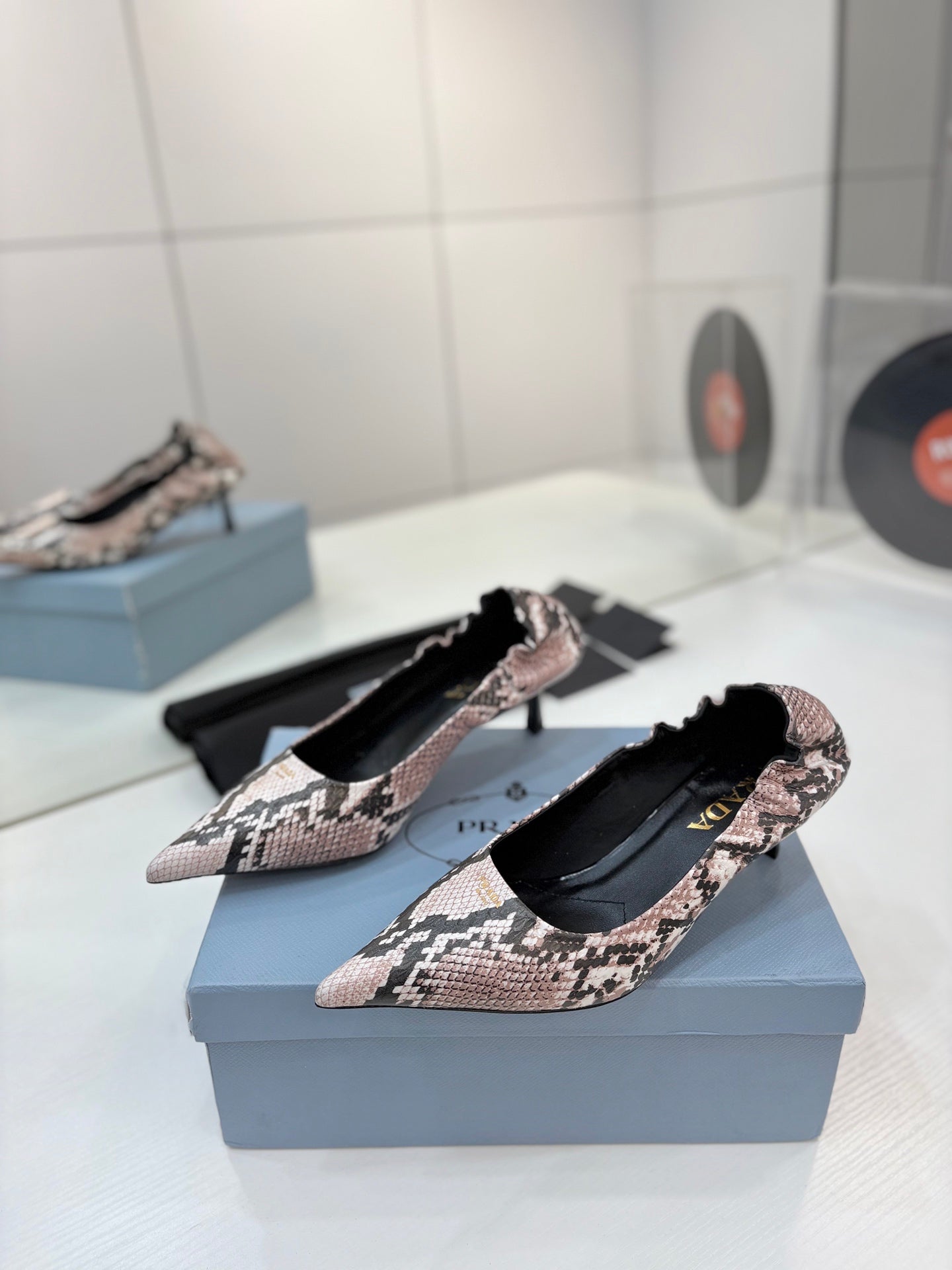 PRA 26S Pointed Toe High Heels 55 Black Light Pink Snakeskin 627126