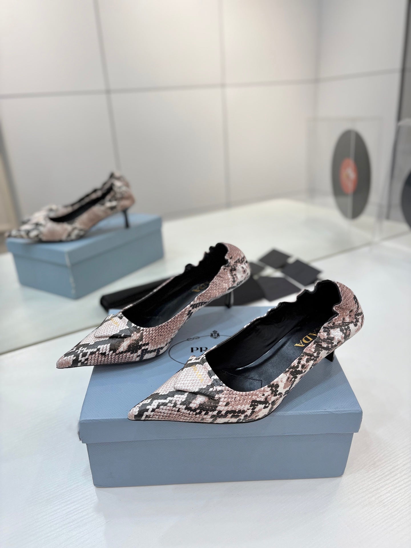 PRA 26S Pointed Toe High Heels 55 Black Light Pink Snakeskin 627132