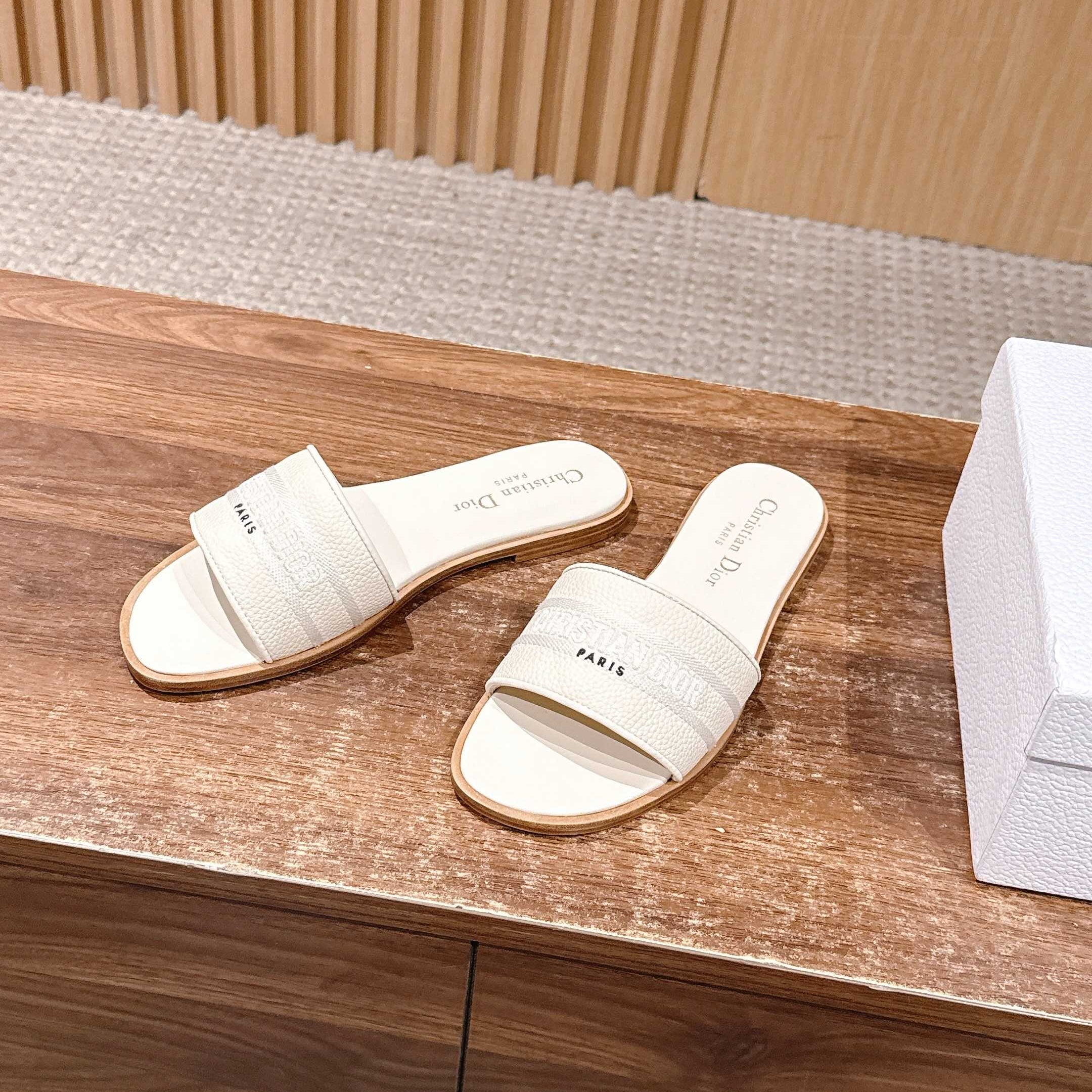 CD 26 Embroidered Slippers White Cowhide 610276