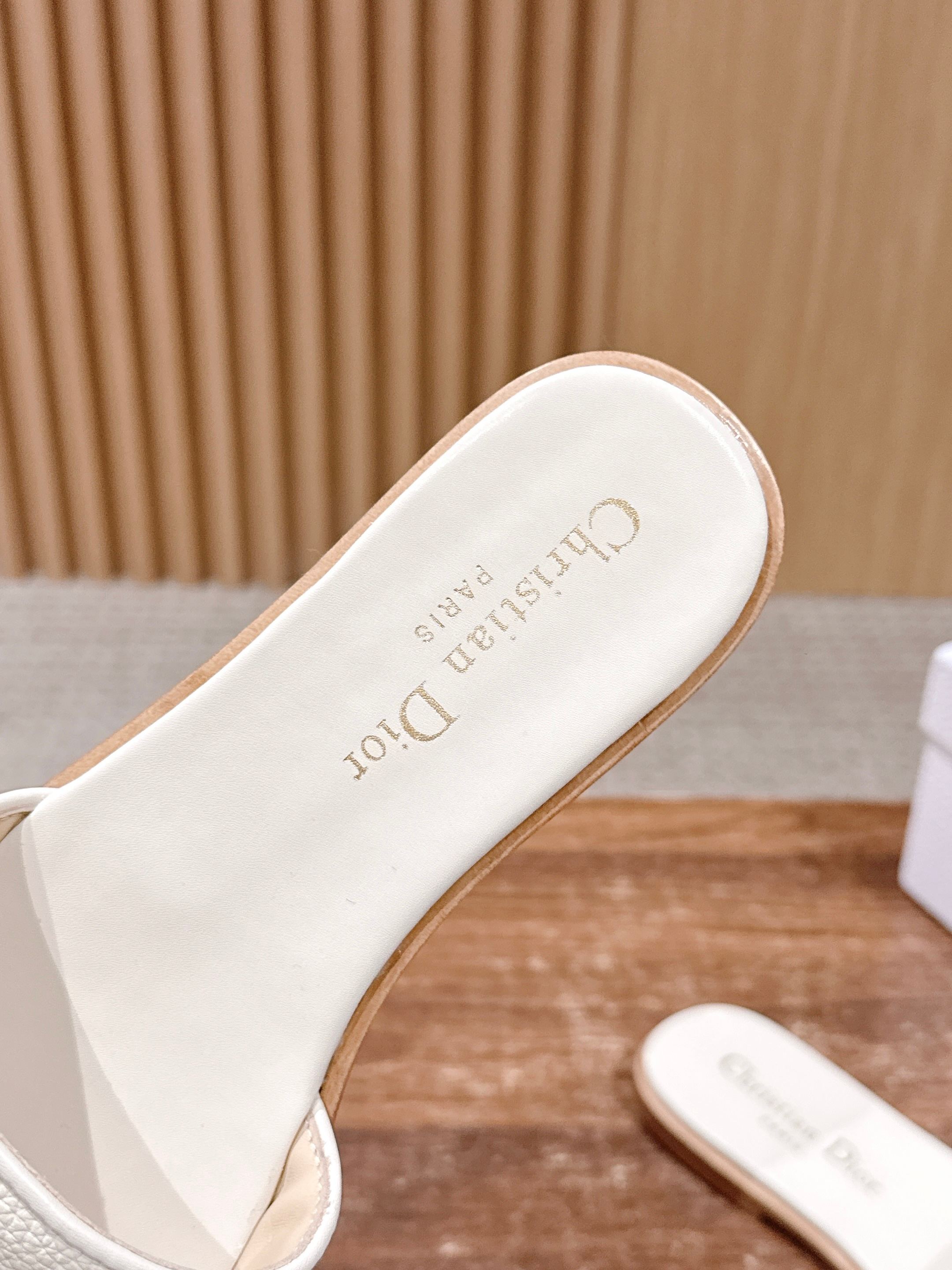 CD 26 Embroidered Slippers White Cowhide 610276