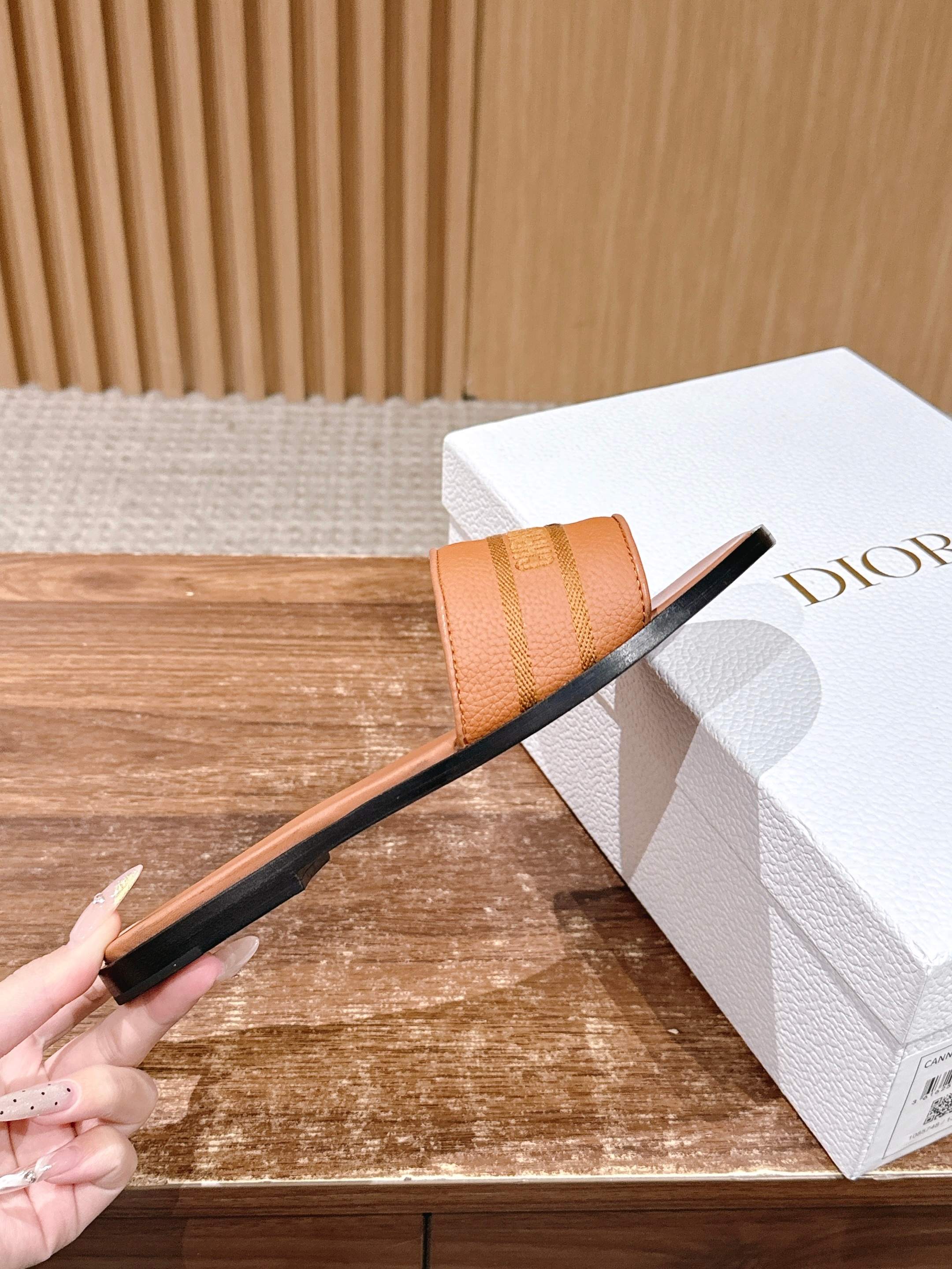 CD 26 Embroidered Slippers Camel Brown Cowhide 610277