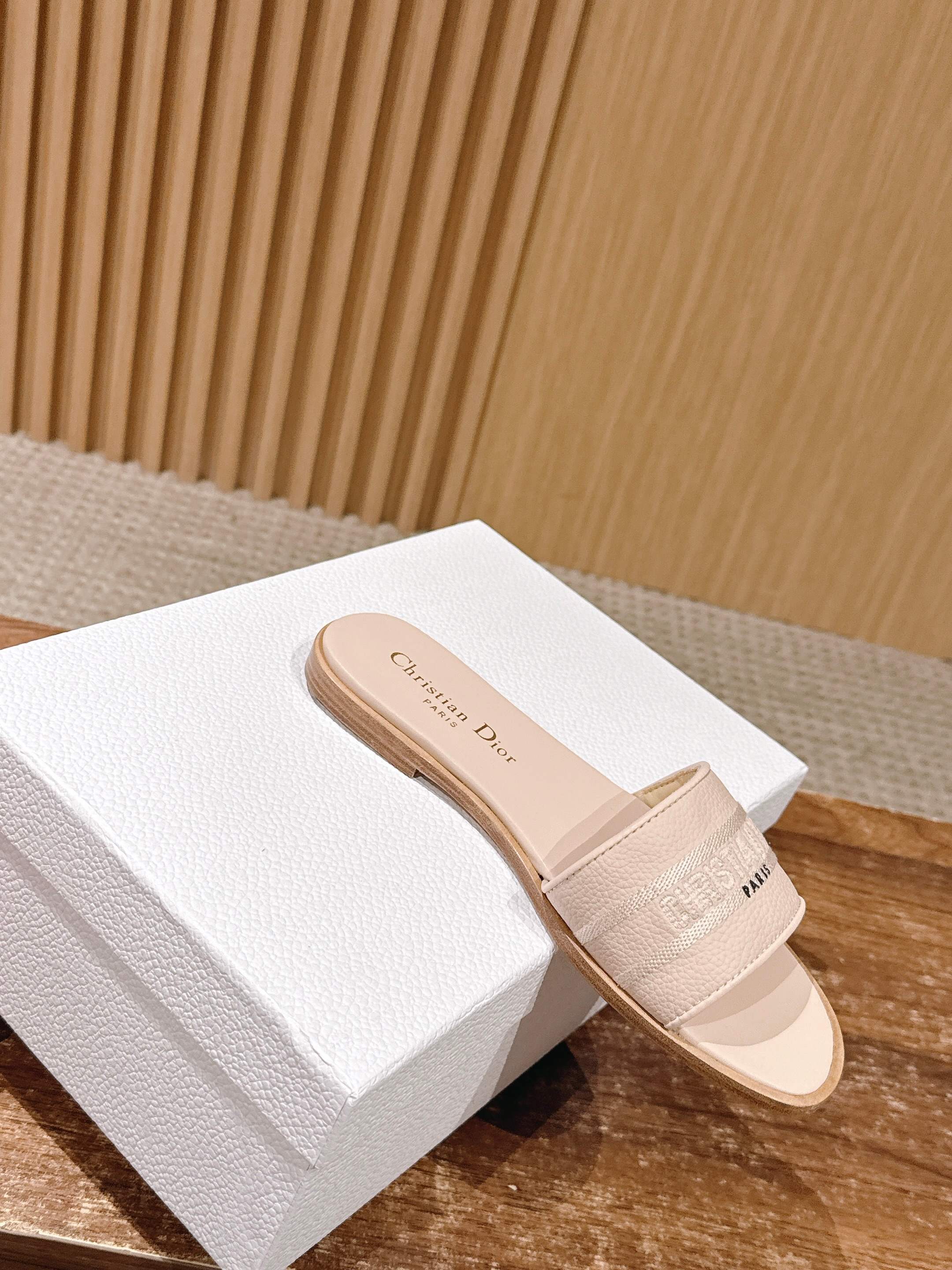 CD 26 Embroidered Slippers Beige Cowhide 610278