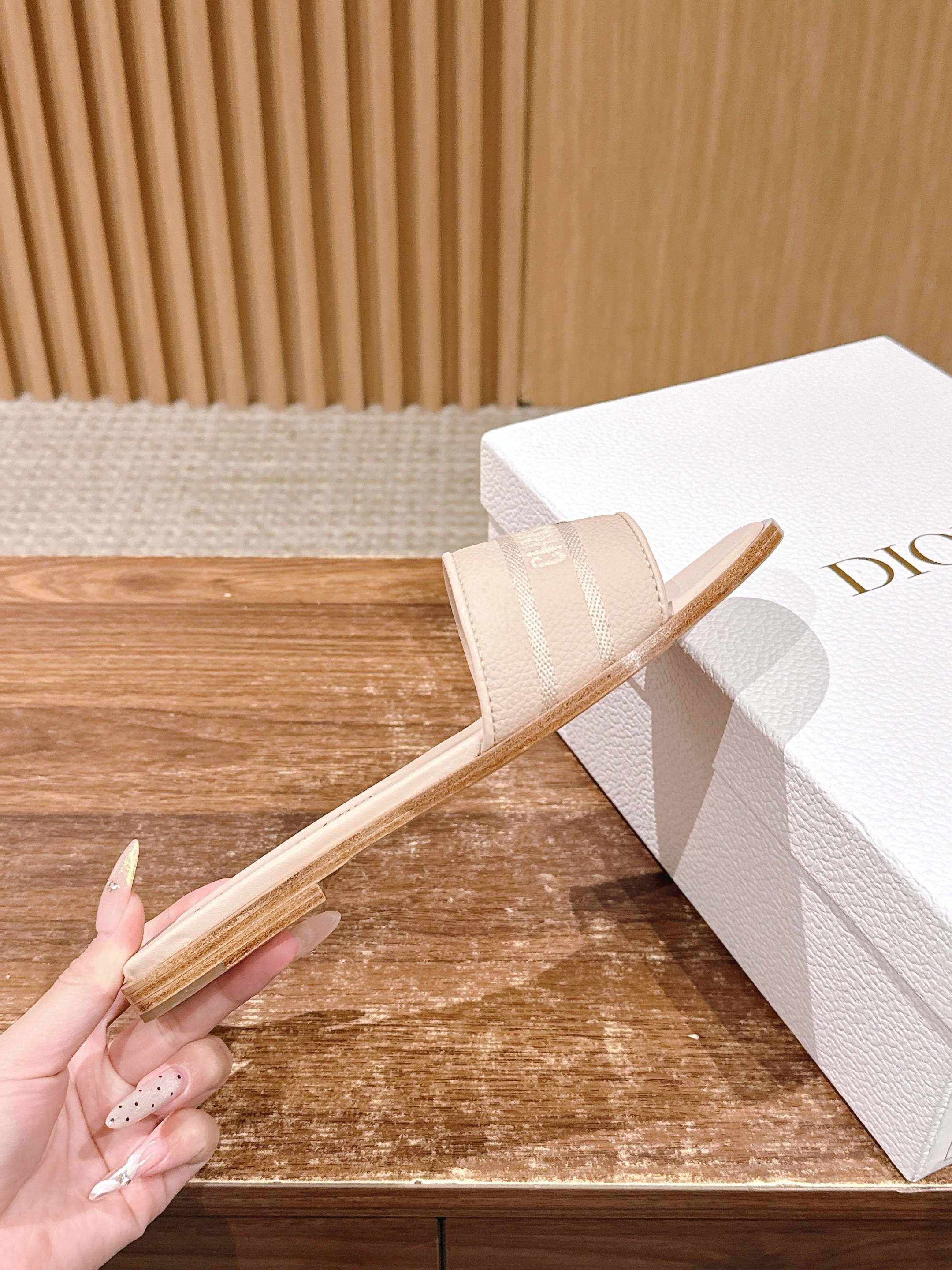 CD 26 Embroidered Slippers Beige Cowhide 610278