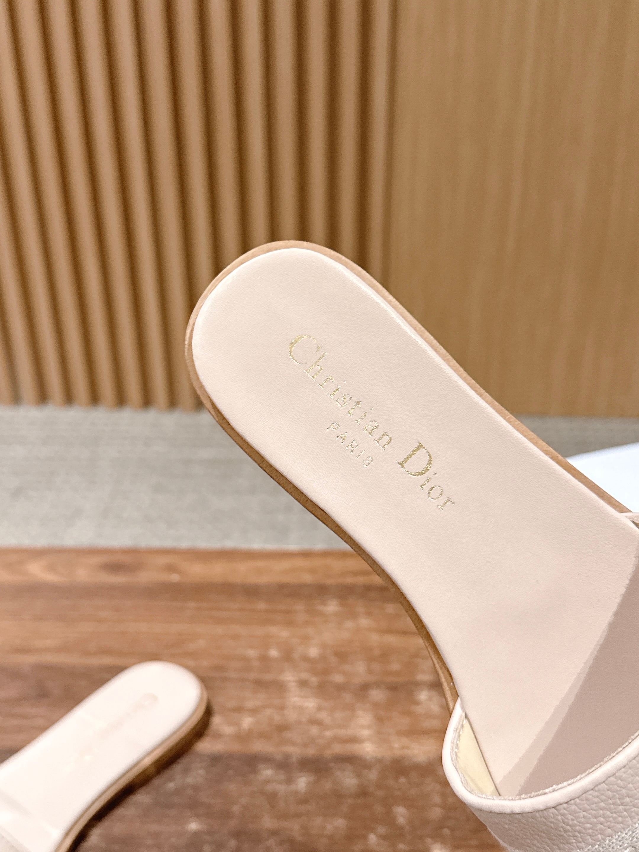 CD 26 Embroidered Slippers Beige Cowhide 610278