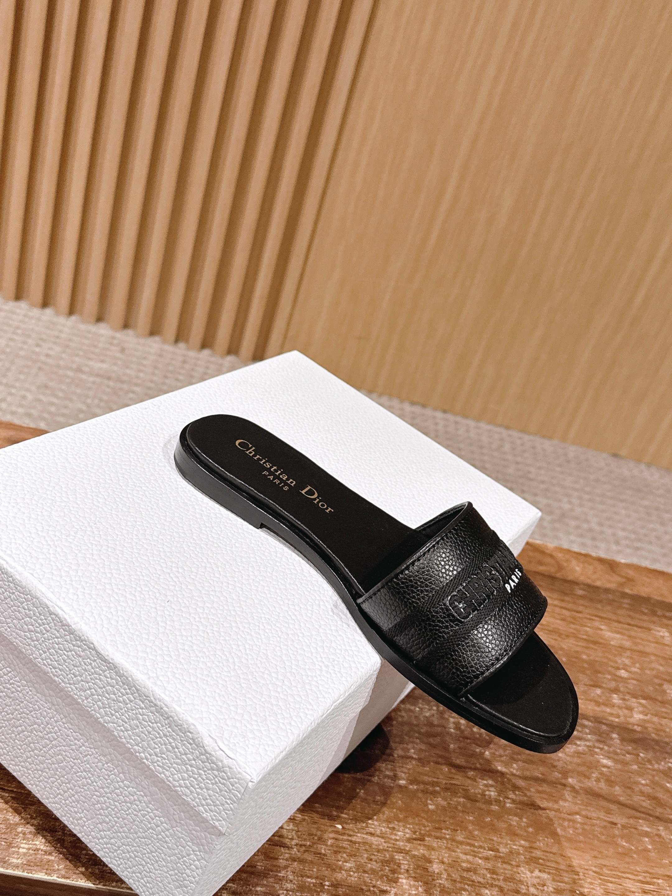 CD 26 Embroidered Slippers Black Cowhide 610279