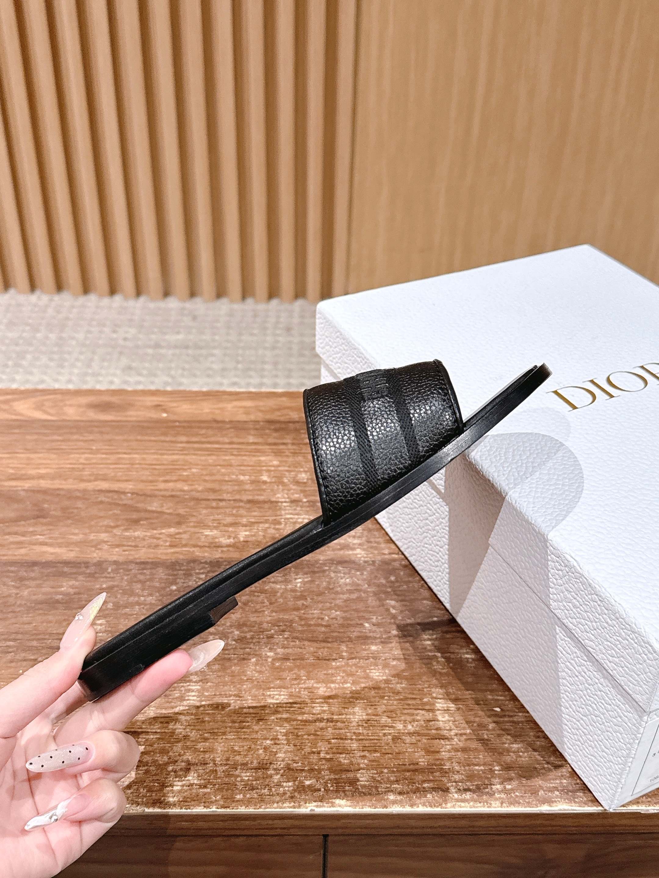 CD 26 Embroidered Slippers Black Cowhide 610279