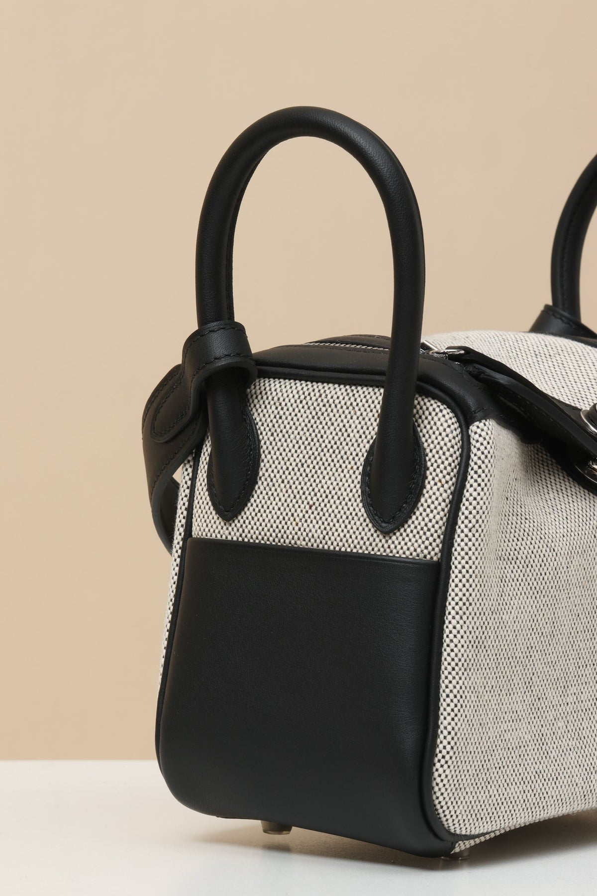 High-end Hermes 2026 Mini Lindy Cargo Bag 19cm Swift Leather Canvas