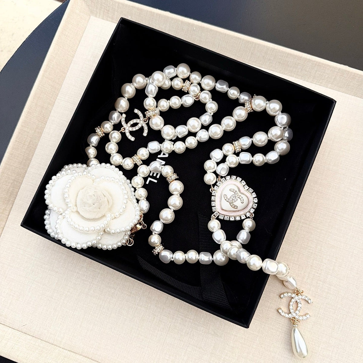 Chanel 2026 Pearl Crystal Resin CC Heart Belt