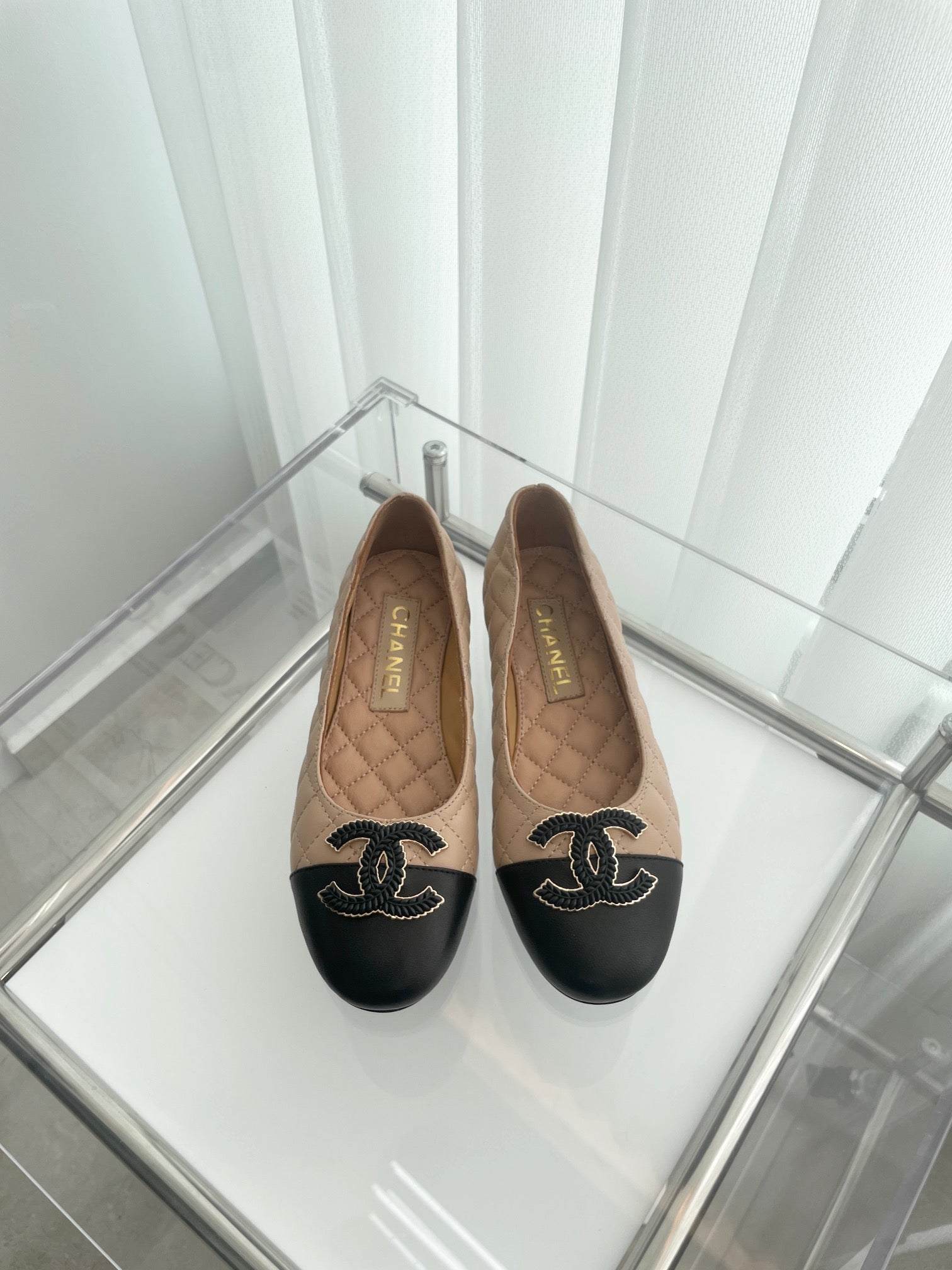 CC Ballet Flats 10mm Beige Black Quilted Lambskin