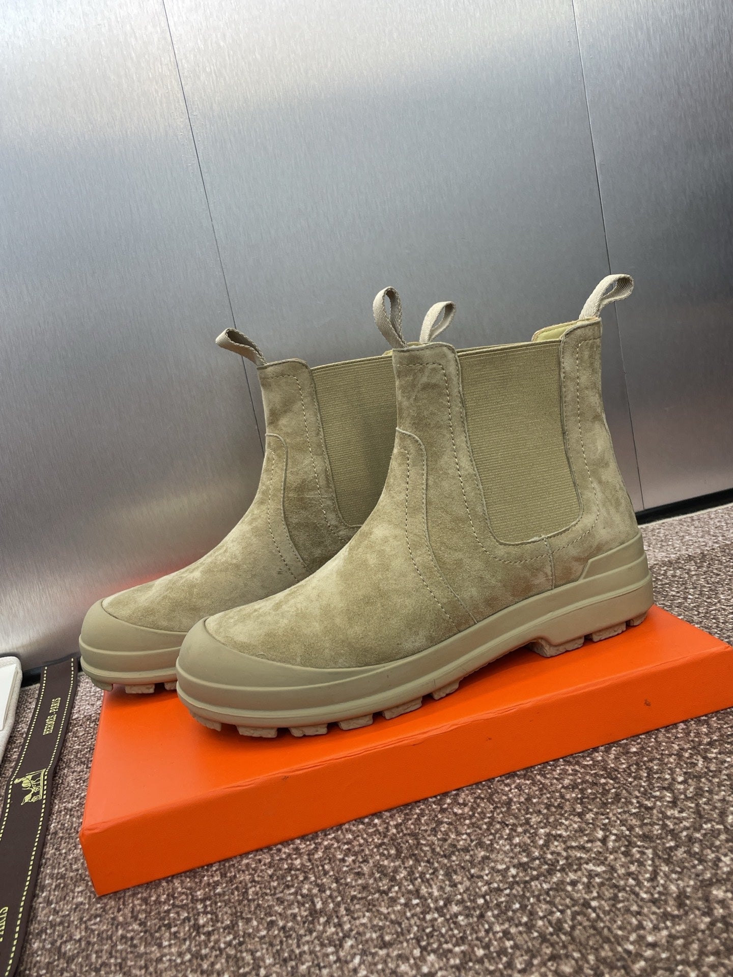 HM 25  Chelsea Ankle Boots Taupe Suede 508487