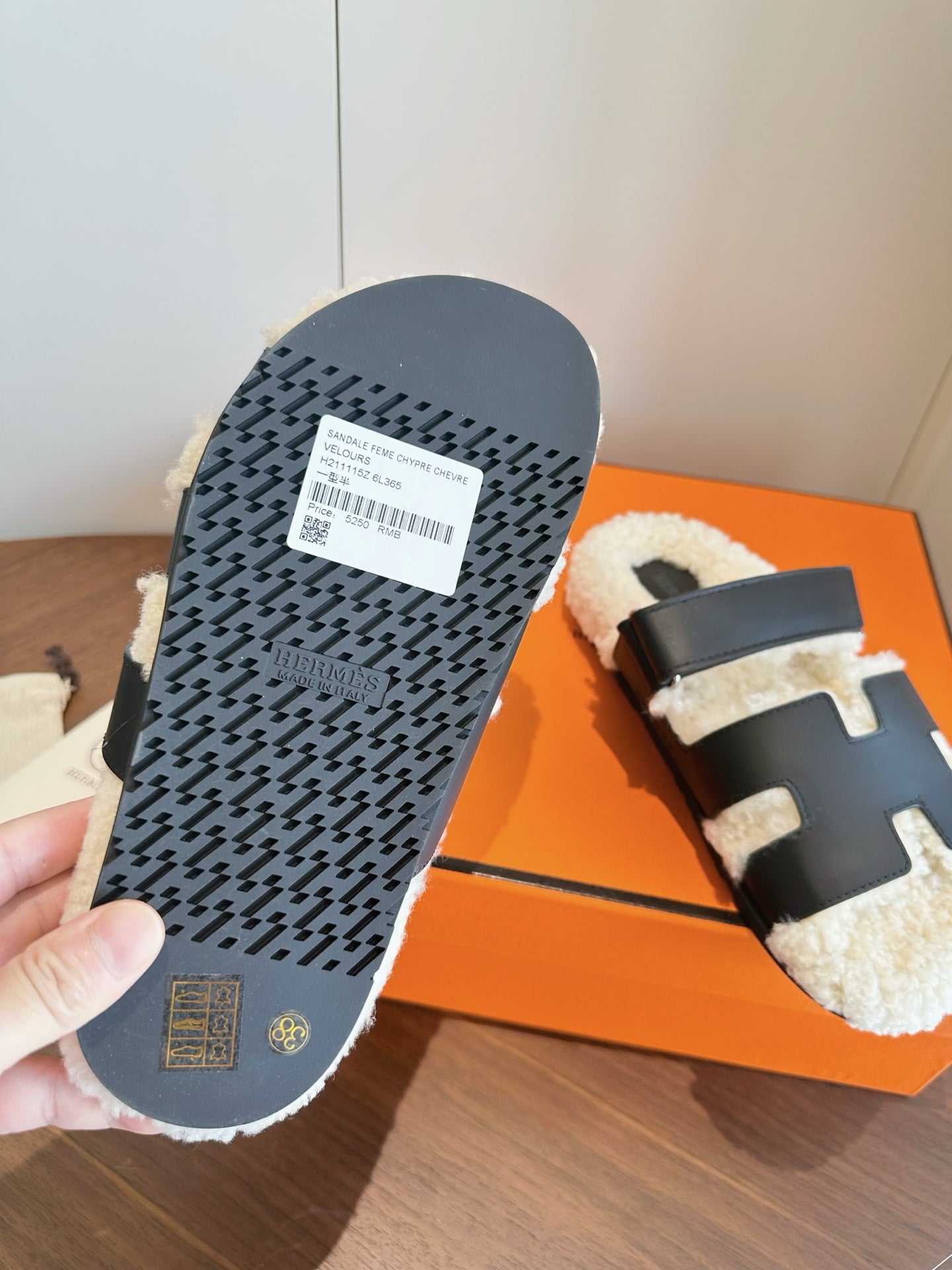 Hermes 2026 Chypre Sandal Calfskin Wool 976852