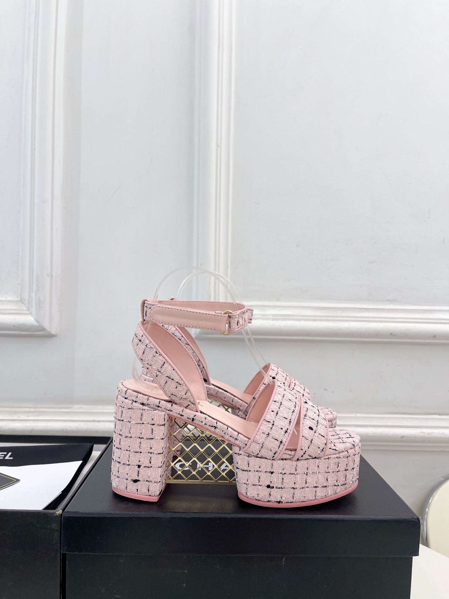 CC 26s HighHeeled Platform Sandals 85 Pink Black Tweed 631866