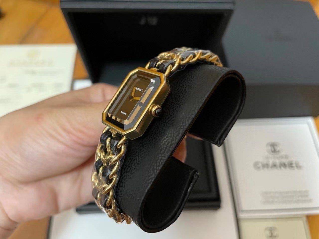 PLATED LEATHER QUARTZ GOLD CASE