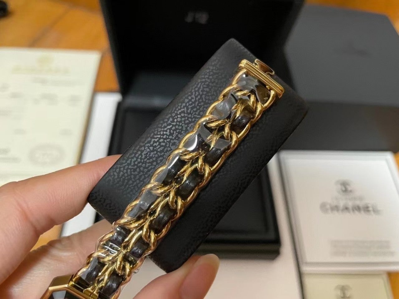 PLATED LEATHER QUARTZ GOLD CASE