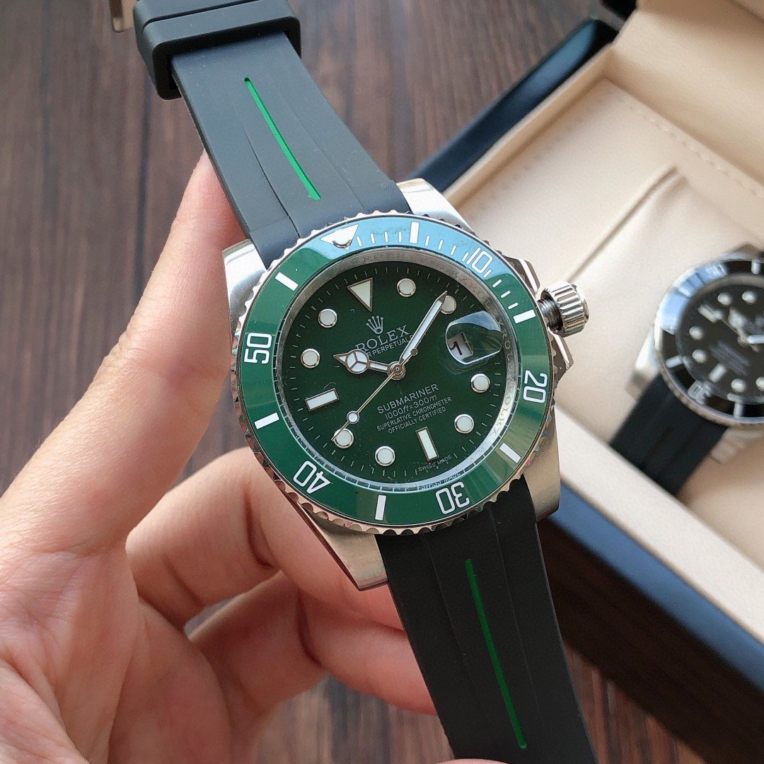 SUBMARINER DATE 40 CERAMIC BEZEL RUBBER STRAP